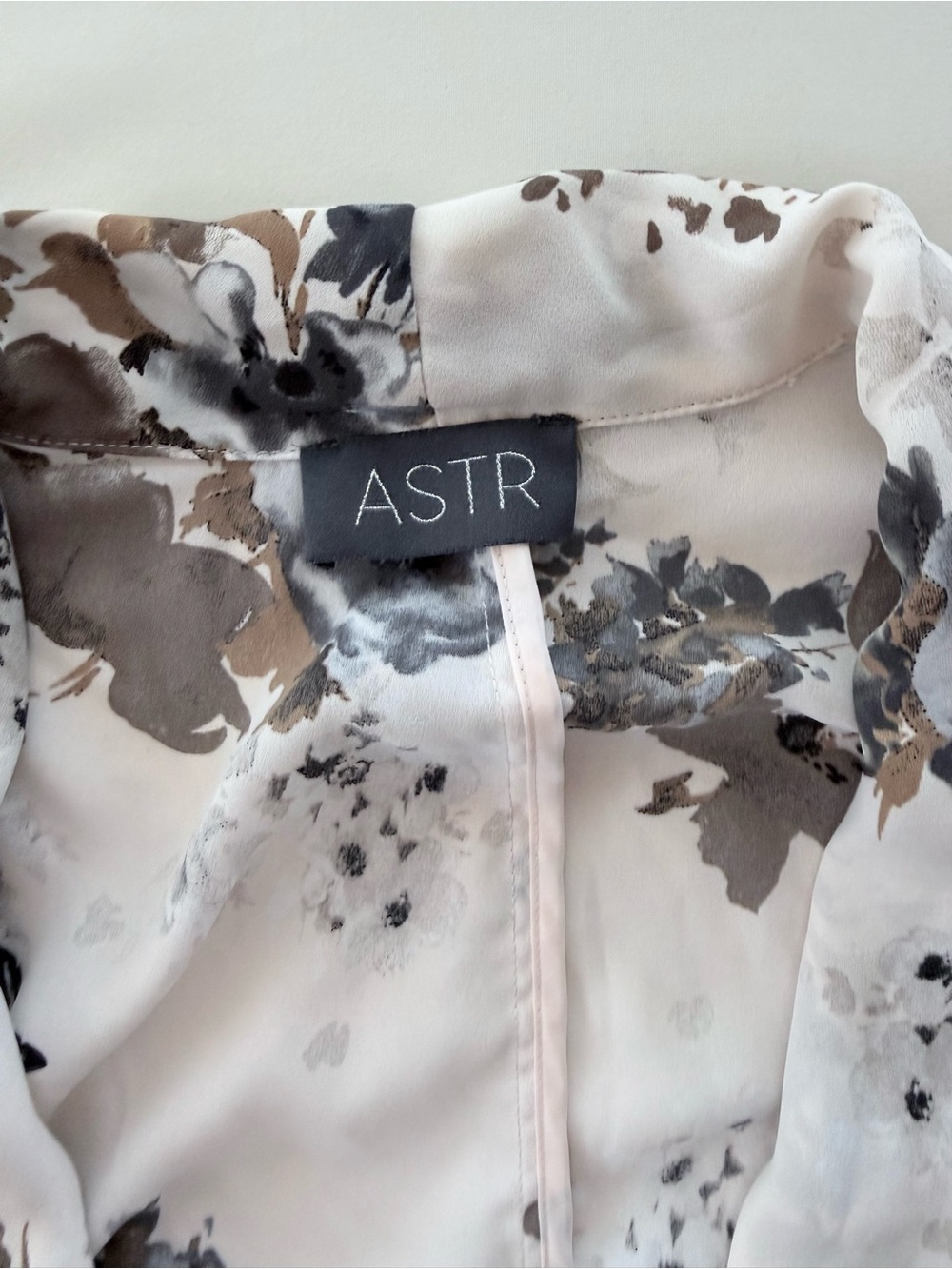 Astr Floral Open-Front Blouse in White, Brown & Gray - Picture 4 of 5